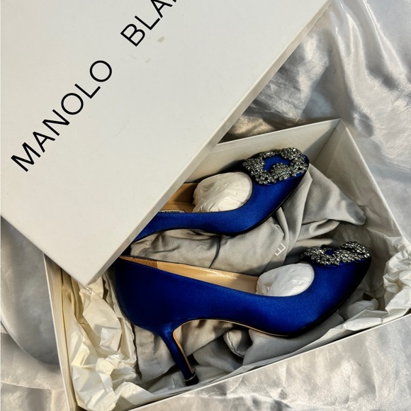 Manolo Blahnik Blue Satin Heels with Embellished Buckle - Picture 8 of 9